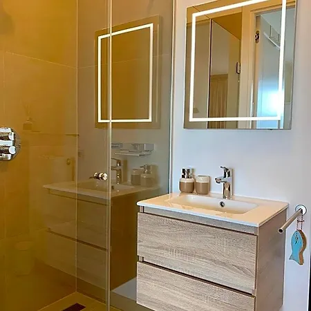 فندق مبيت وإفطار Waterfront 4*