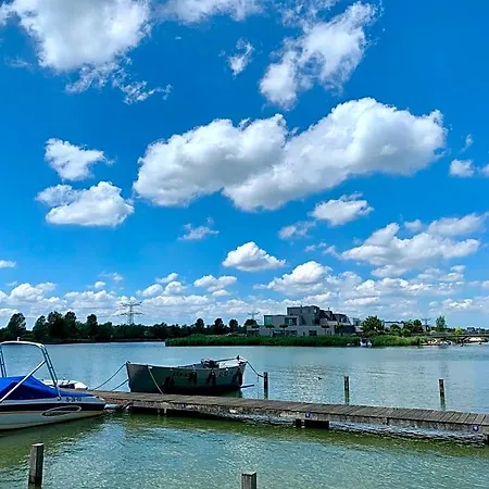 فندق مبيت وإفطار Waterfront 4*