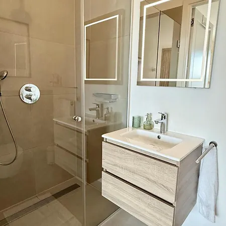 Waterfront 4*